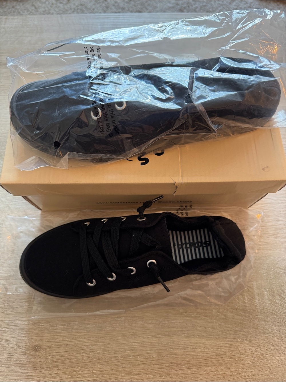 Soda Black Low-Top Lace-Up Women's Flats